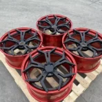 Two-Piece Forged Black Painting Spokes and Red Lip 5 Holes Car Wheel